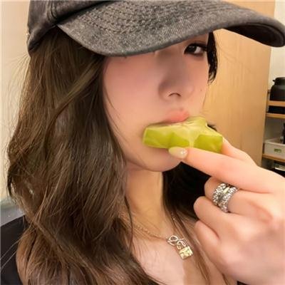 绯红色的窗帘
